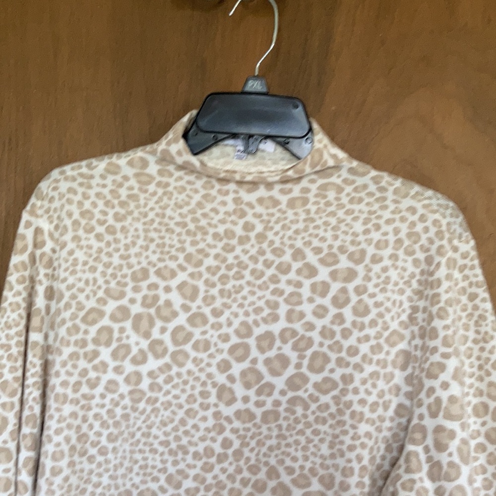 Emily Daniels top cheetah print mockneck top PL - Picture 12 of 17